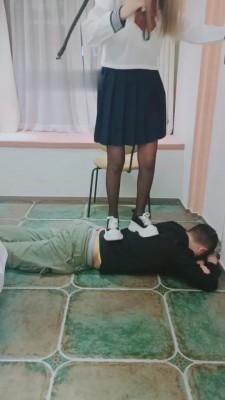 【重庆男神】暴打-舔脚/耳光/踩踏/鞭打 bf7829