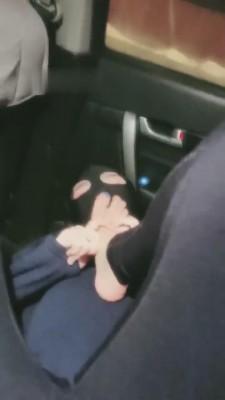 【小蚂蚁女王】素人车内调教-第一次开发 bf7709