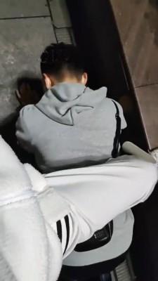 【梵高】舔鞋钻跨闻脚路人小姐姐 bf7670