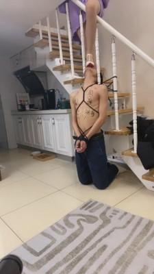 【灵猫S】捆绑圣水滴蜡羞辱 bf7288