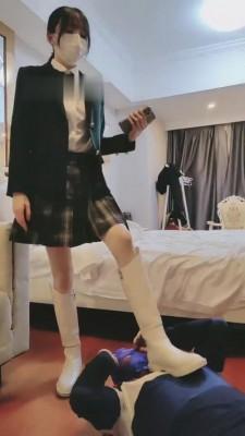【暴力美学】jk白靴腿绞/白靴踢裆/坐脸/白丝深喉/舔脚 bf7678