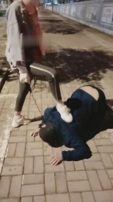 【多多】大马路上反绑起来狠虐 bf7256