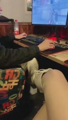 【雪莉】网吧玩弄私奴 bf7265