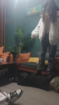 【刘二狗】双素人女仆tj-耳光/鞭打/踩踏 bf9035