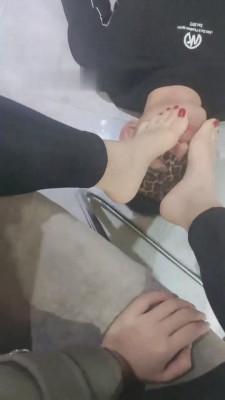 【微希】贱奴卑微伺候长腿车模 bf9028