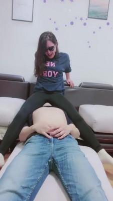 【涵涵】超强坐脸玩弄狗奴才 bf7892