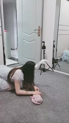 【清见】18岁的母狗刚成年就被圈养了 bf9168