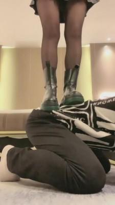 【00后番番s】短靴黑丝胯下狗 bf9151