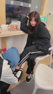 【雪莉】学生S在便利店玩师兄 bf7386