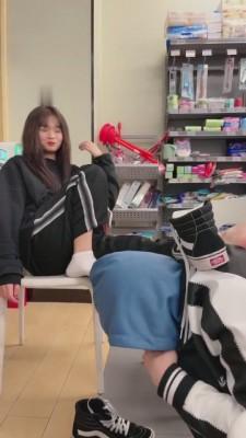 【雪莉】学生S在便利店玩师兄 bf7386