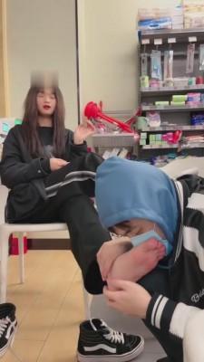 【雪莉】学生S在便利店玩师兄 bf7386