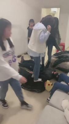 【精神小妹】推荐!校园暴力第二弹-6素人狠虐 bf9057