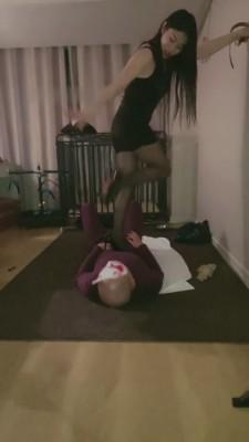 【夕微】第一视角超重度踩踏/舔脏鞋底 bf7904