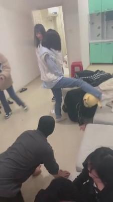 【精神小妹】推荐!校园暴力第二弹-6素人狠虐 bf9057