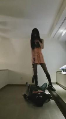 【上海潮汐】凶狠调教-踢裆踩踏马鞭 bf7230