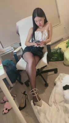 【菠萝兔姬】女留学生黑丝高跟羞辱男友 bf7207