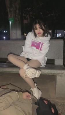 【甜甜】户外花园遛狗（路人偷拍） bf7176