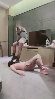 【陈甜女蒂】开发羞辱贱狗-各种踩踏/口水/地毯狗 bf7119