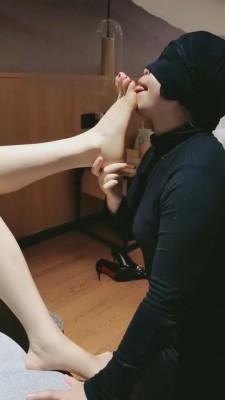 【丹祖宗】高跟裸足羞辱骚小三母狗 bf7137