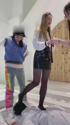 【二宝&领主老大】双S压腿花样深喉-带素人见世面【双视角版】 bf7128