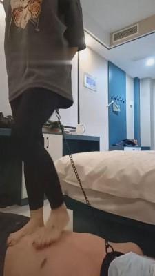 【彼岸】高跟靴子踩踏贱狗 bf7100