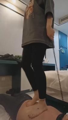 【彼岸】高跟靴子踩踏贱狗 bf7100