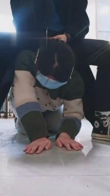 【佳影】素人母狗-脏帆布鞋棉袜教学妹做狗 bf7085