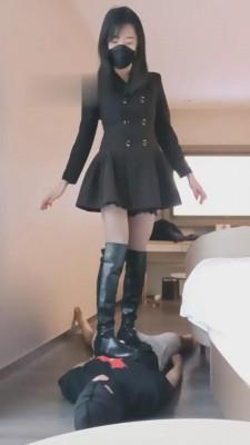 【上海糖糖老师】长靴黑丝全体重踩踏 bf7098