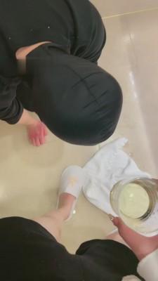 【kiki】脏帆布鞋搭黑丝裸足羞辱 bf7064