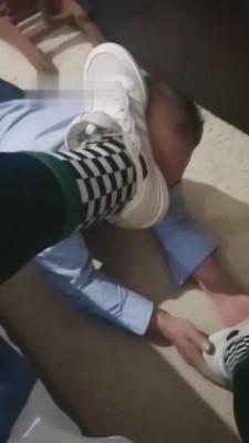 【北海静心】素人小白鞋棉袜全体重踩踏戏奴 bf7021