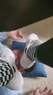 【北海静心】素人小白鞋棉袜全体重踩踏戏奴 bf7021