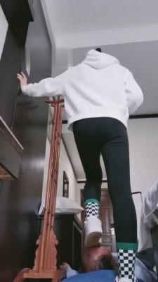 【北海静心】素人小白鞋棉袜全体重踩踏戏奴 bf7021