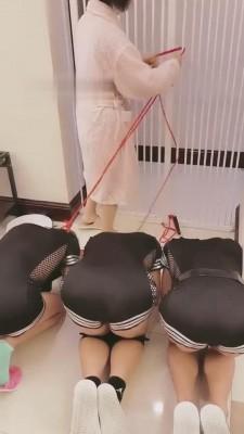 【黛颜】精彩!白富美别墅圈养3狗奴 bf7029