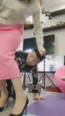 【咩祖】飞车党被我逮住后深喉/腿绞/肉丝脚羞辱 bf7006