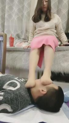 【咩祖】飞车党被我逮住后深喉/腿绞/肉丝脚羞辱 bf7006