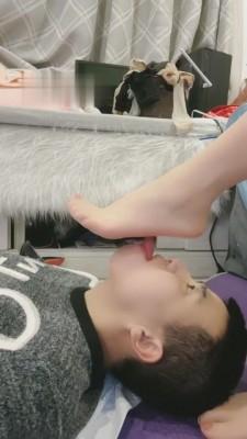 【咩祖】飞车党被我逮住后深喉/腿绞/肉丝脚羞辱 bf7006