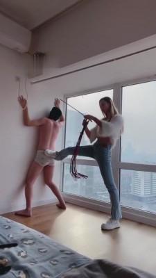 【二宝】运动女神重度刑奴面试-鞭打藤条踢踹 bf6932