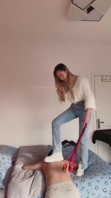 【二宝】运动女神重度刑奴面试-鞭打藤条踢踹 bf6932