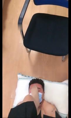 【南京杺（心）月S】jk调教 舔脏鞋底 500暴力耳光 bf6994