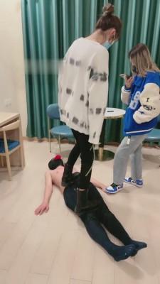 【沐清忧】姐妹花-棉袜/耳光/踩踏教训臭房东【双视角版】 bf6952