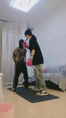 【暴力美学】AJ学生主拿狗当出气筒-拳击/坐脸/圣水 bf6938