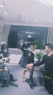 【开发素人】大学生S带素人闺蜜暴打男神 bf6918