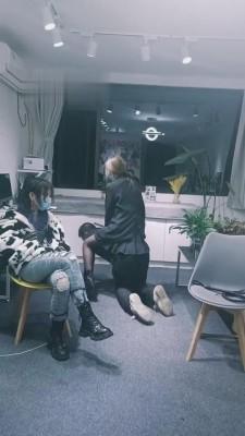 【开发素人】大学生S带素人闺蜜暴打男神 bf6918