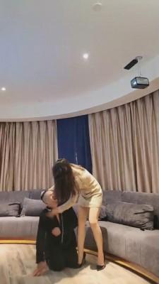 【禾末】闻R踢裆/踩踏/重度耳光训贱狗 bf6911