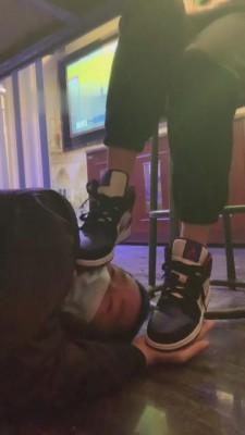 【文文文】KTV被两位陪酒小妹暴虐 bf6723