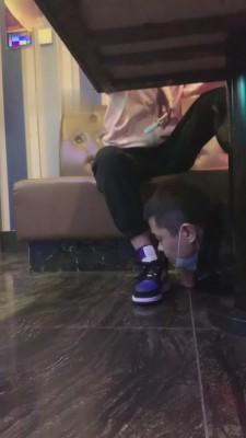 【文文文】KTV被两位陪酒小妹暴虐 bf6723