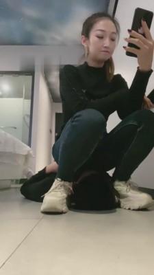 【魅儿】小白鞋全体重踩踏狗 bf6465