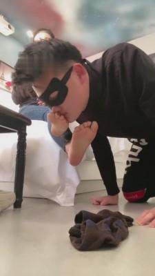 【魅儿】羞辱原味恋足狗 bf6466