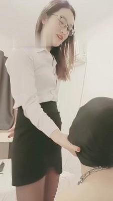 【执念】小黑屋栓狗-高跟鞋里圣水/鞭打/耳光 bf6315