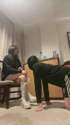 【kiki】暴打贱狗耳光 bf6283